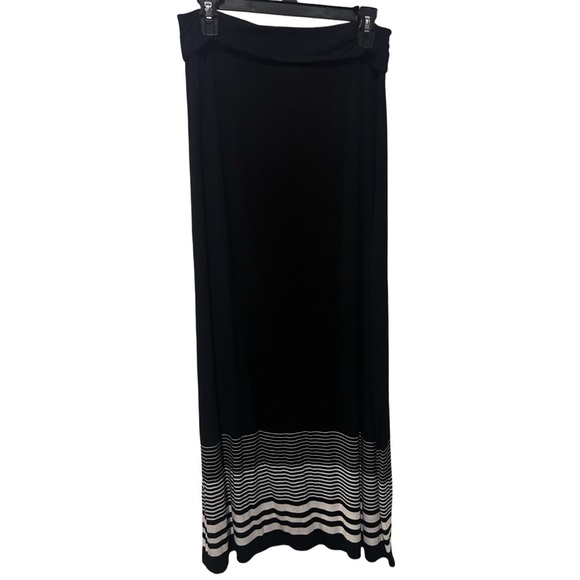 VTG Max Studio Maxi Skirt - Picture 2 of 6